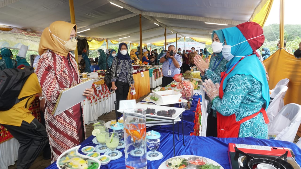 Ikuti Lomba Masak Serba Ikan Tp Pkk Lamsel Sabet Juara Pemkab