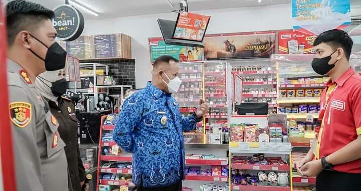 Jika Timbun Minyak Goreng, Ijin Usaha Mini Market Akan Di Cabut